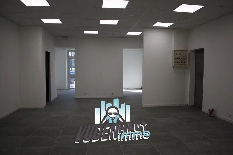 Retail in Colomiers for lease - Interior Photo - Image 1 of 9