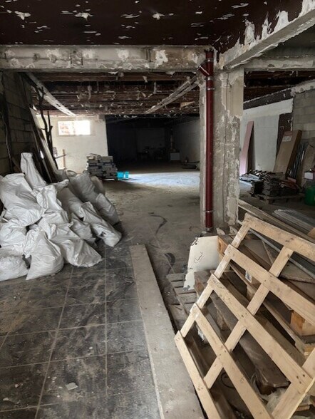 Retail in Clamart for sale - Interior Photo - Image 2 of 6