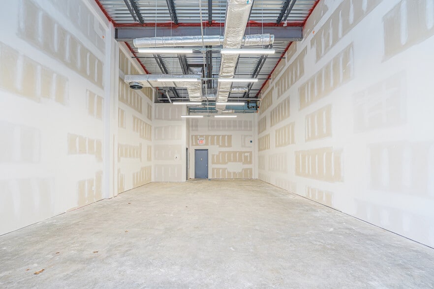 752 Targee St, Staten Island, NY for lease - Building Photo - Image 3 of 7