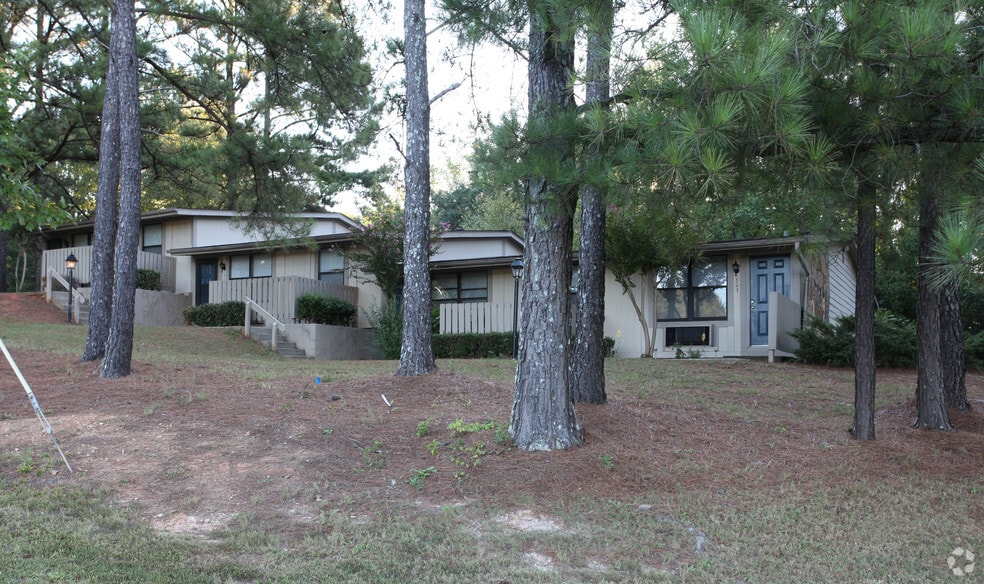 1308 Rhodes Ln, Griffin, GA for sale - Building Photo - Image 2 of 8