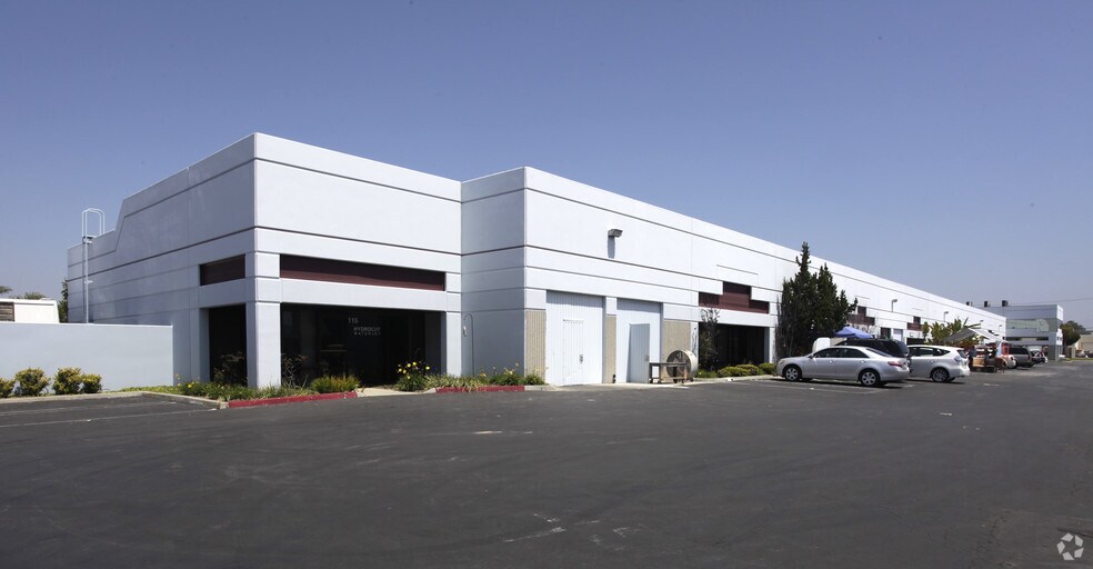 18281 Gothard St, Huntington Beach, CA à louer - Photo du bâtiment - Image 2 de 4