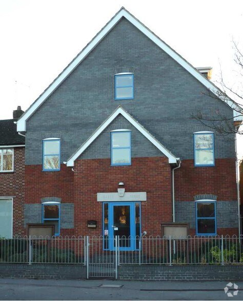 Macaulay Rd, Broadstone à louer - Photo principale - Image 1 de 11