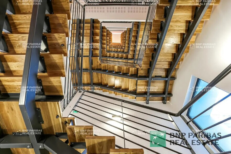 Office in Marseille for lease - Interior Photo - Image 2 of 4