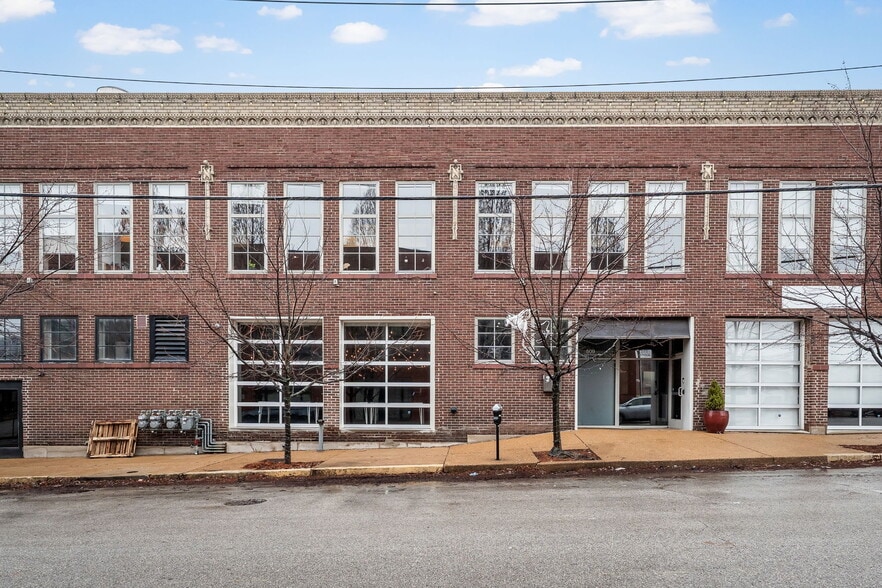 511 N Garrison Ave, Saint Louis, MO à louer - Photo du bâtiment - Image 2 de 28
