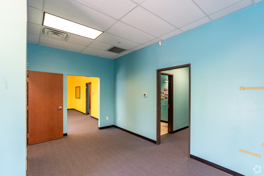 202-204 N Dooley St, Grapevine, TX for lease - Interior Photo - Image 2 of 52