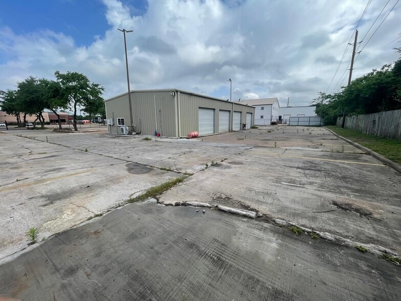 3301 Cypress Creek Pky, Houston, TX for lease - Building Photo - Image 2 of 9