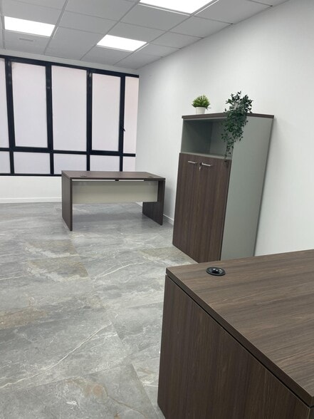 Office in València for lease - Building Photo - Image 2 of 18