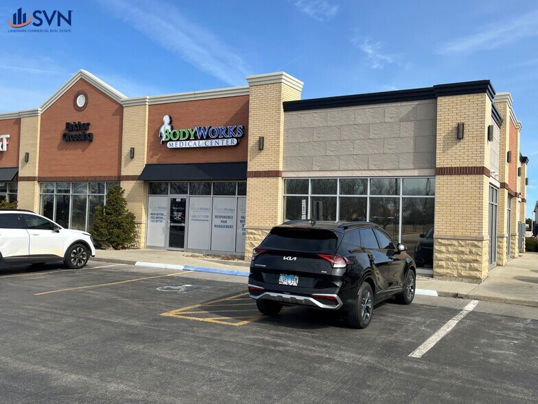 917-923 S Randall Rd, St Charles, IL à louer - Photo du bâtiment - Image 2 de 9