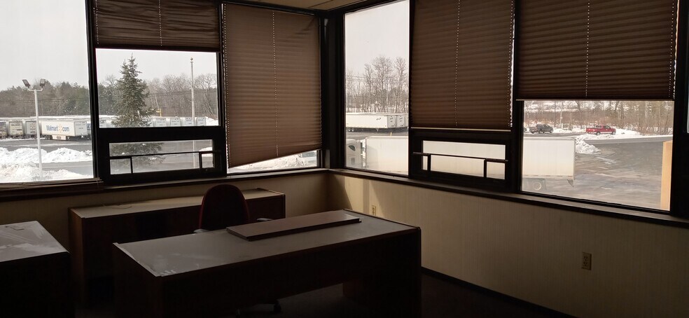 204 County Highway 157, Gloversville, NY à louer - Photo intérieure - Image 3 de 6