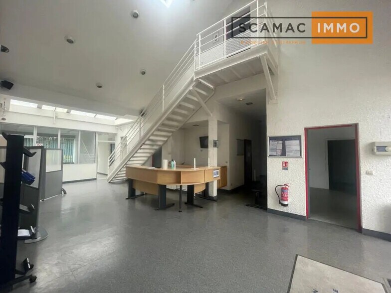 Flex in Linas for sale - Building Photo - Image 2 of 14