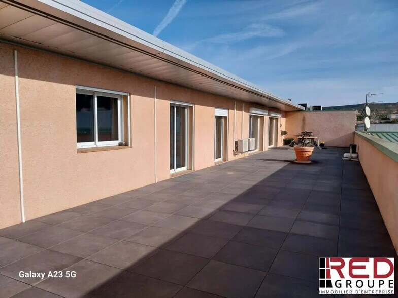 Zi, Vitrolles for lease - Building Photo - Image 1 of 7