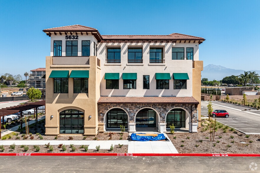5632 Philadelphia St, Chino, CA à vendre - Photo du bâtiment - Image 3 de 6