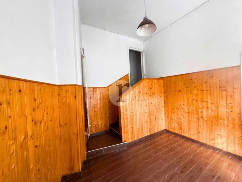 Retail in Lille for lease - Interior Photo - Image 1 of 4