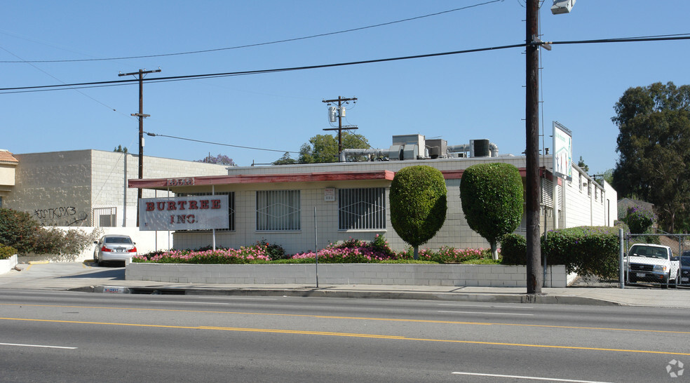 13513 Sherman Way, Van Nuys, CA à vendre - Photo du bâtiment - Image 3 de 14