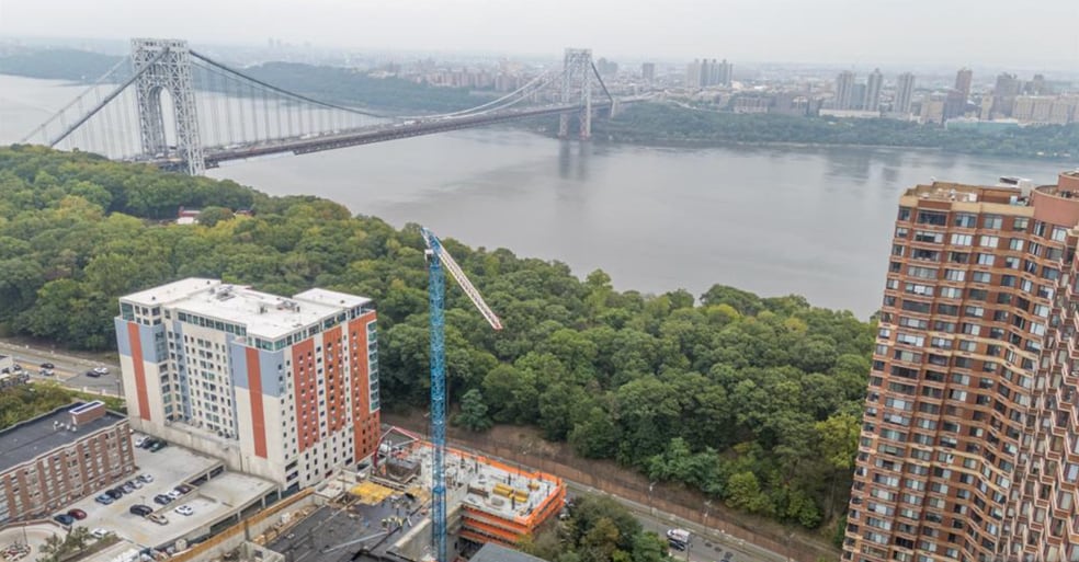 107 Old Palisade Rd, Fort Lee, NJ à vendre - Photo du bâtiment - Image 2 de 14