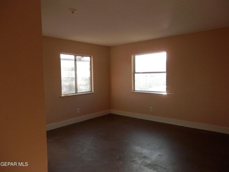 187 N Awbrey St, El Paso, TX à vendre - Photo du bâtiment - Image 3 de 20
