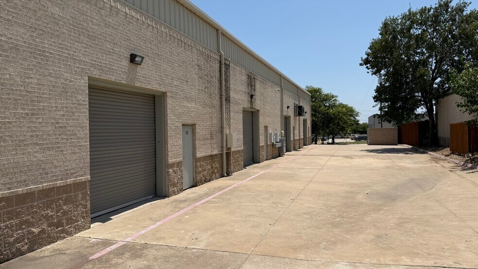 2433 Tarpley Rd, Carrollton, TX à louer - Photo du bâtiment - Image 2 de 16