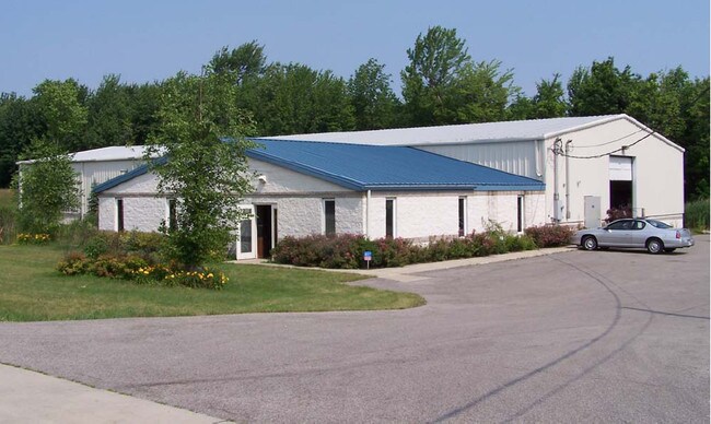 Plus de détails pour 725 Pleasant Ave, Geneva, OH - Industriel à louer