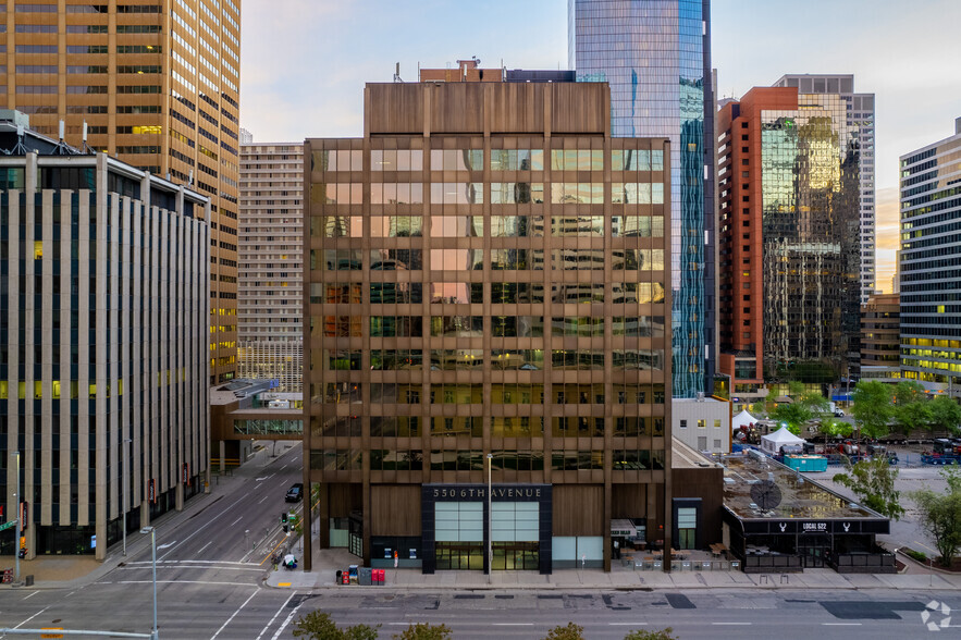 550 6th Ave SW, Calgary, AB à louer - Photo principale - Image 1 de 7