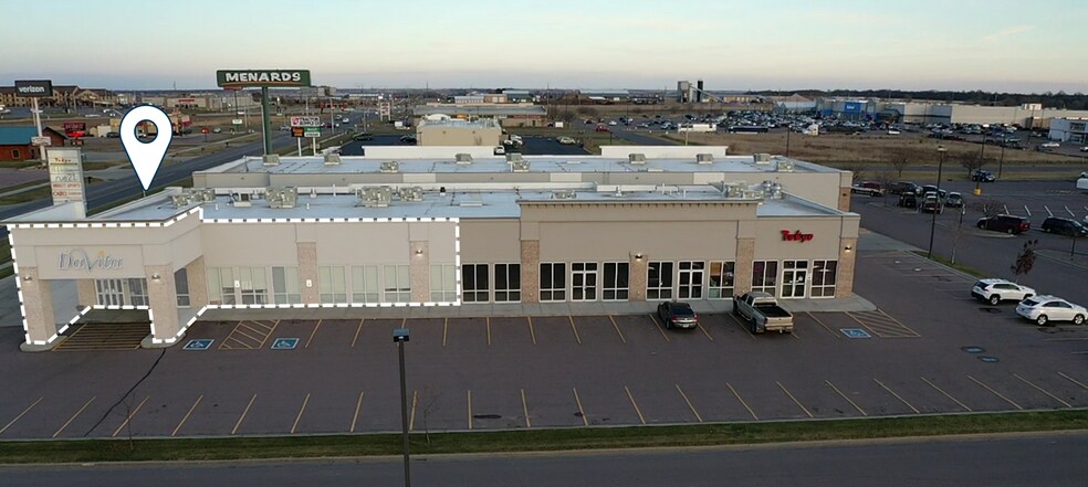 819 E Spruce St, Mitchell, SD for lease - Primary Photo - Image 1 of 2