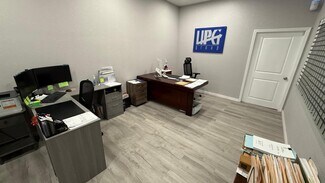 Plus de détails pour 424 SE 47th Ter, Cape Coral, FL - Commerce de détail à louer
