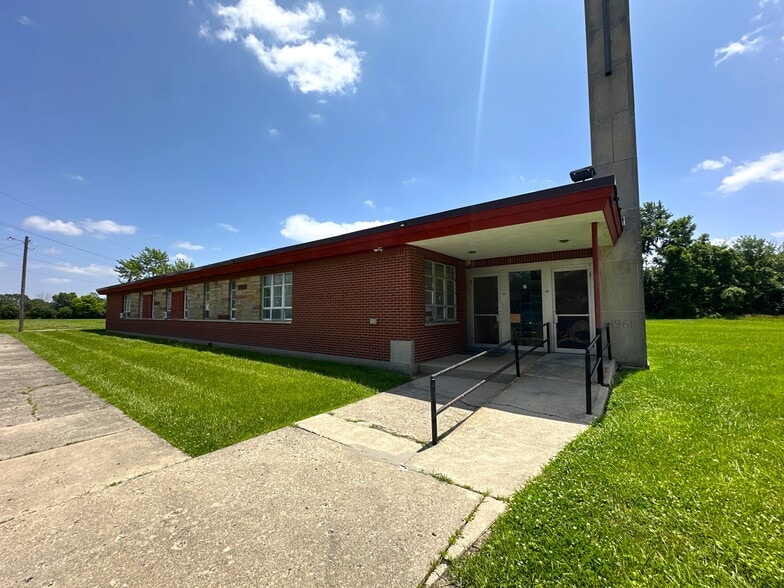 1496 Swinger Dr, Dayton, OH for sale - Building Photo - Image 3 of 19