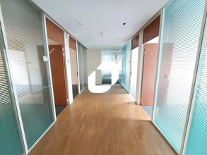 6 Rue Jean Pierre Timbaud, Montigny-le-Bretonneux for lease Building Photo- Image 1 of 8