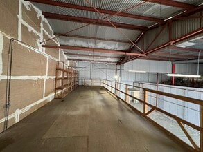 926 Kohou St, Honolulu, HI for lease Interior Photo- Image 2 of 5