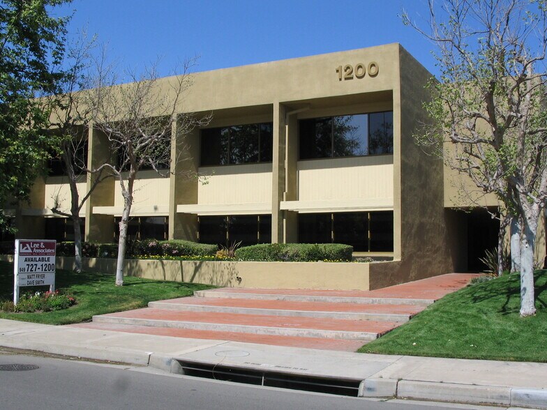 1200 Quail St, Newport Beach, CA à louer - Photo du bâtiment - Image 2 de 3