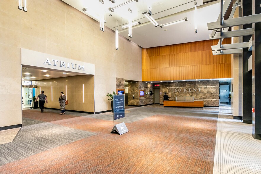 180 Kent St, Ottawa, ON à louer - Hall d’entrée - Image 2 de 5