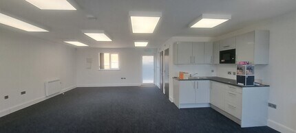 Old Linslade Rd, Leighton Buzzard for lease Interior Photo- Image 1 of 2