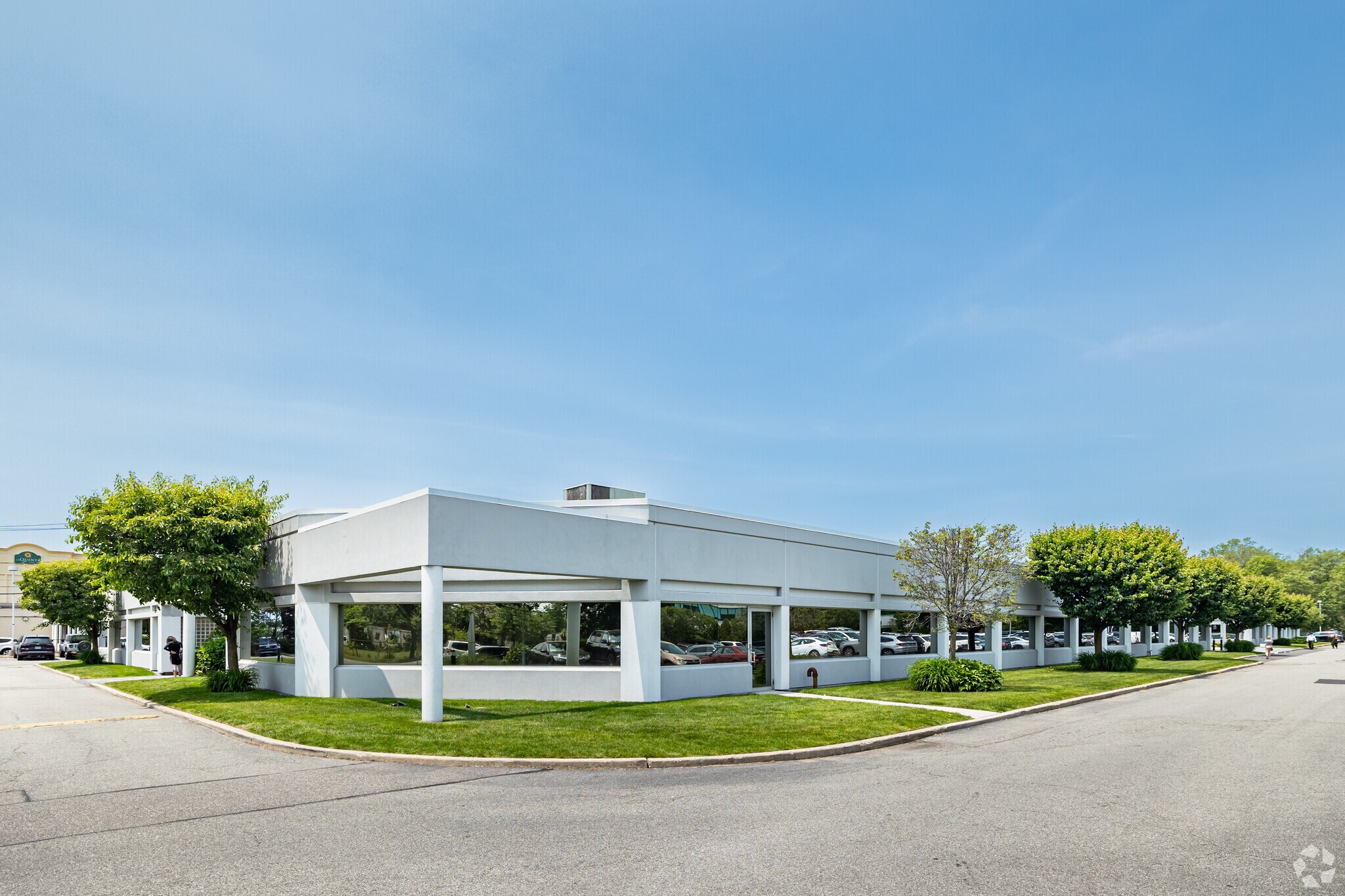 University Plaza Medical Condominiums portfolio of 3 properties for sale on LoopNet.ca Primary Photo- Image 1 of 45