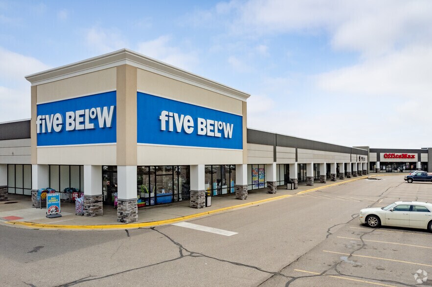 438-462 E Edgewood Blvd & SEC American Rd & E Edgewood Blvd, Lansing, MI à louer - Photo du bâtiment - Image 3 de 46