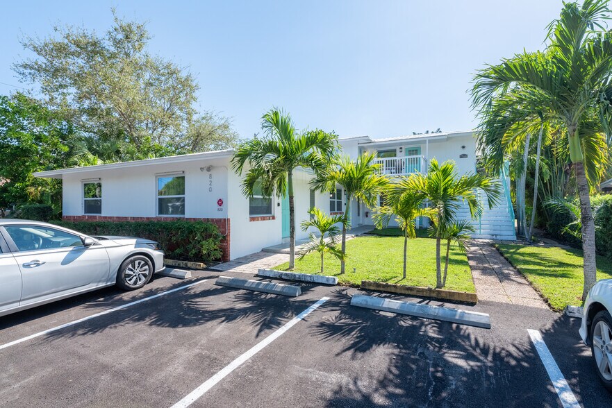 820 NE 21st Dr, Wilton Manors, FL à vendre - Photo du bâtiment - Image 1 de 54