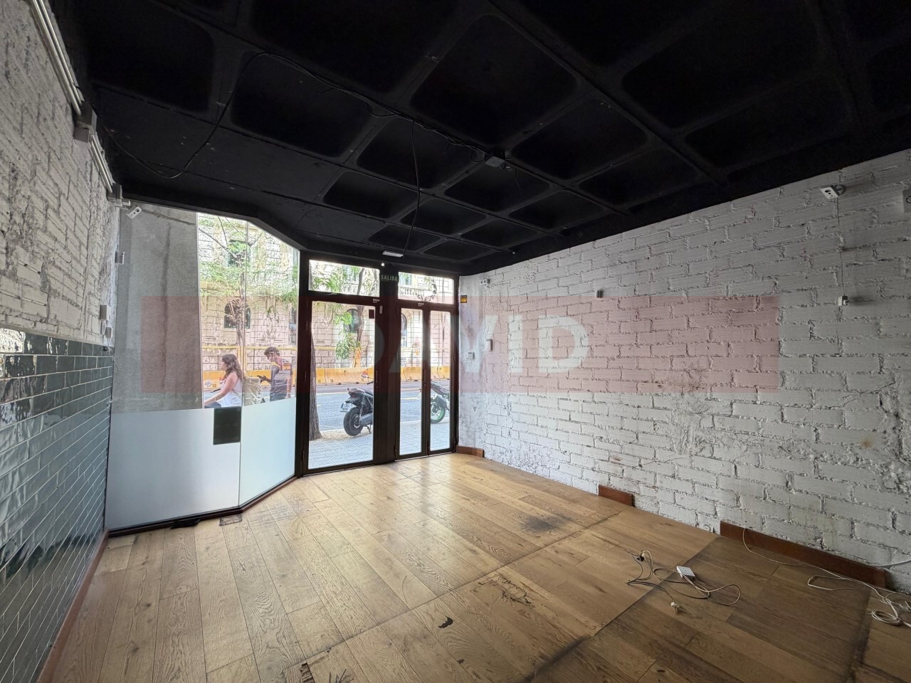 Retail in Barcelona, Barcelona for lease Interior Photo- Image 1 of 18