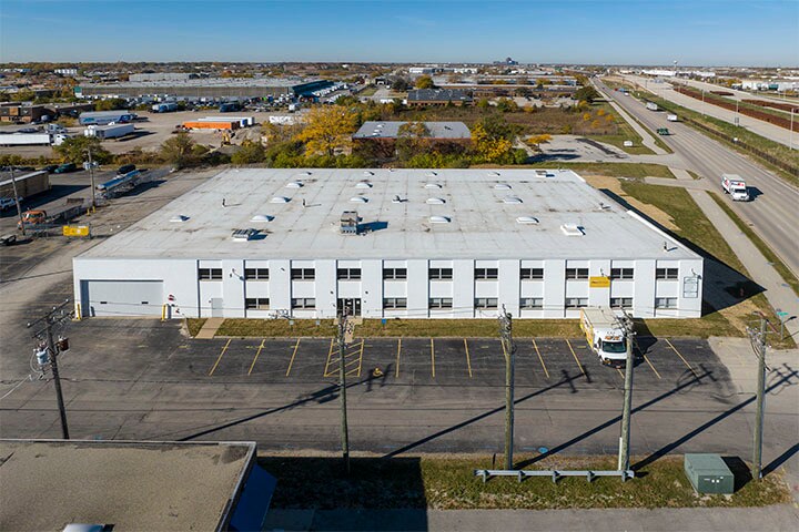 770 Larsen Ln, Bensenville, IL à louer - Photo du bâtiment - Image 2 de 19