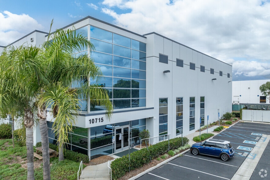10715 Shoemaker Ave, Santa Fe Springs, CA for lease - Building Photo - Image 2 of 8