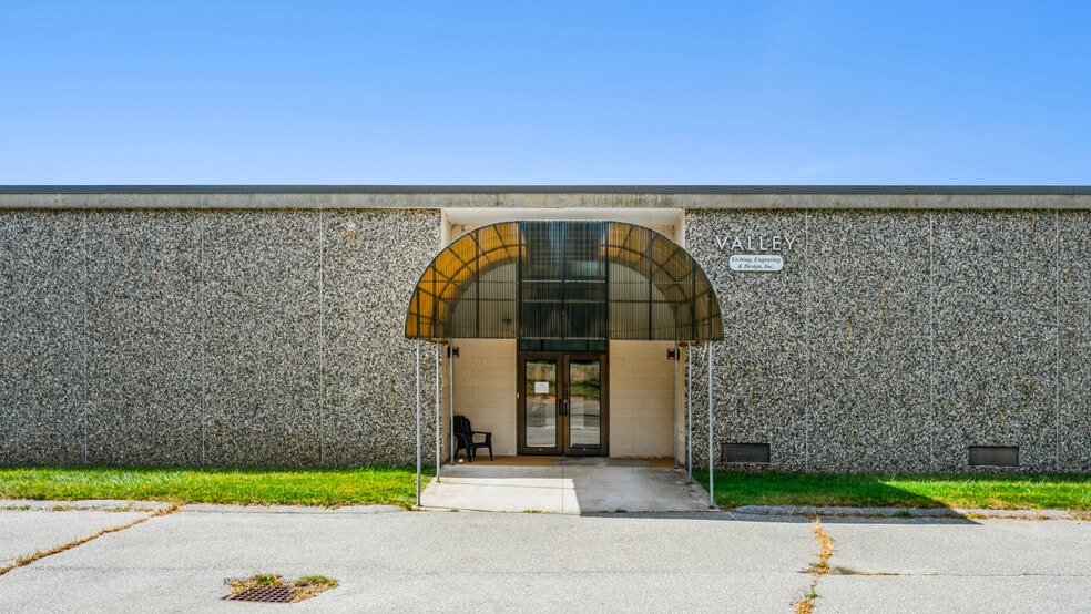 120 Whiting Farms Rd, Holyoke, MA for sale - Building Photo - Image 2 of 10