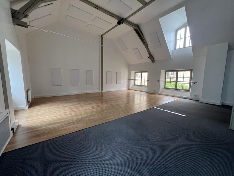 Office in Reims for lease - Interior Photo - Image 2 of 7