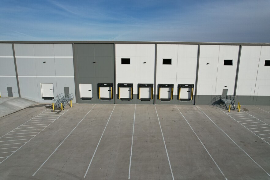 2600 20th Ave SW, Altoona, IA à louer - Photo du bâtiment - Image 2 de 7