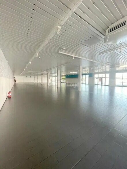 Retail in Nancy for lease - Interior Photo - Image 3 of 7