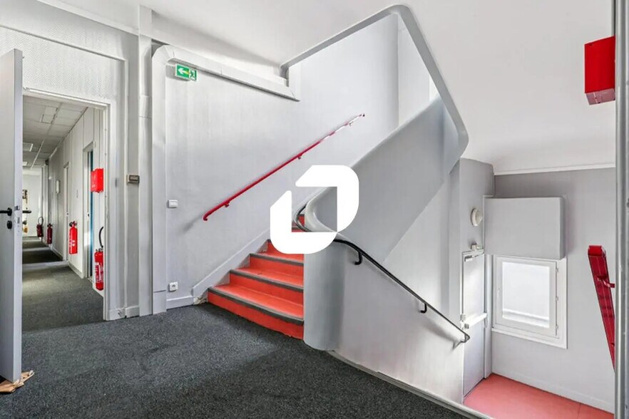 228 Rue Du Faubourg Saint-Martin, Paris à louer - Photo du bâtiment - Image 2 de 13