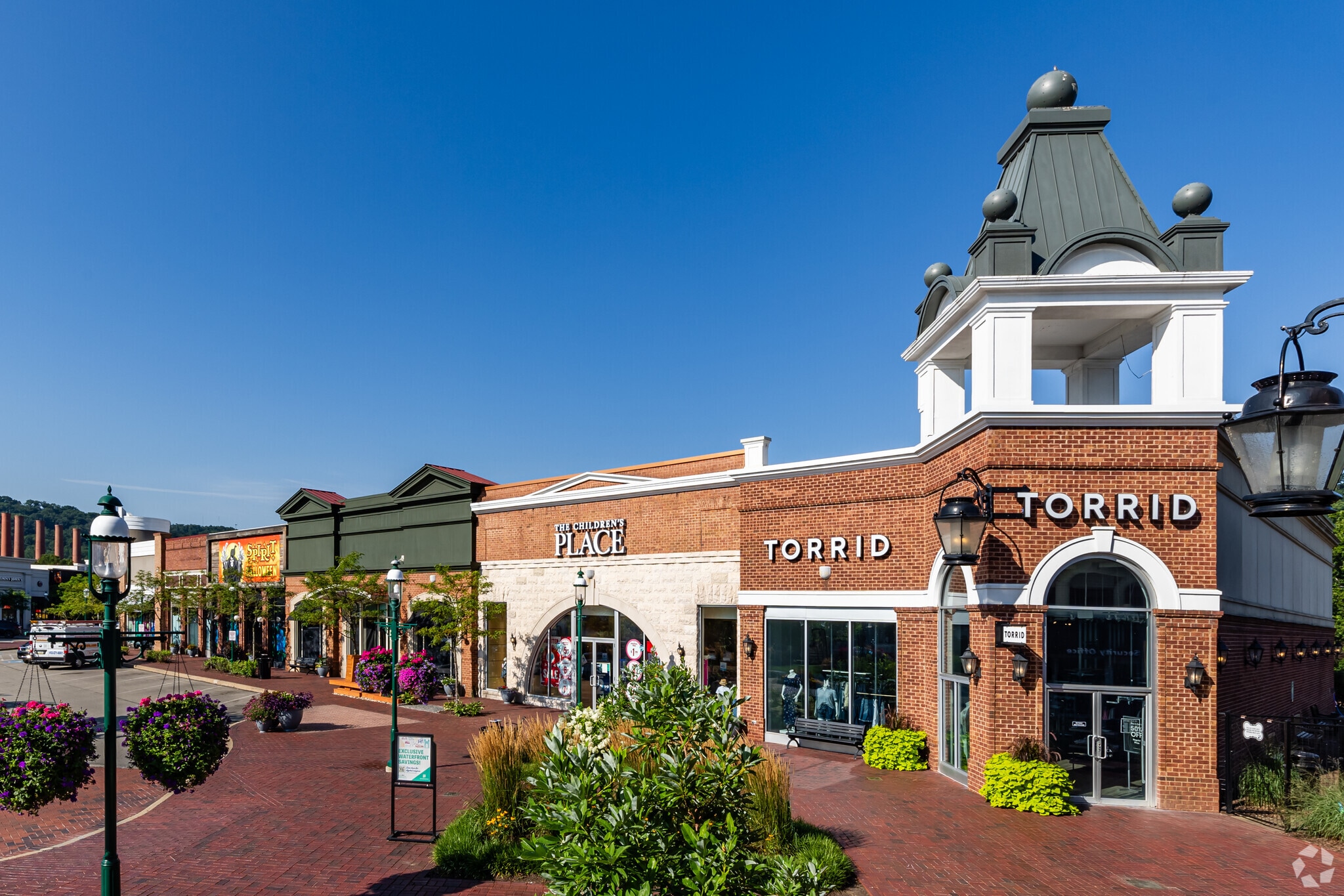 100-148 W Bridge St, Homestead, PA for lease Primary Photo- Image 1 of 7