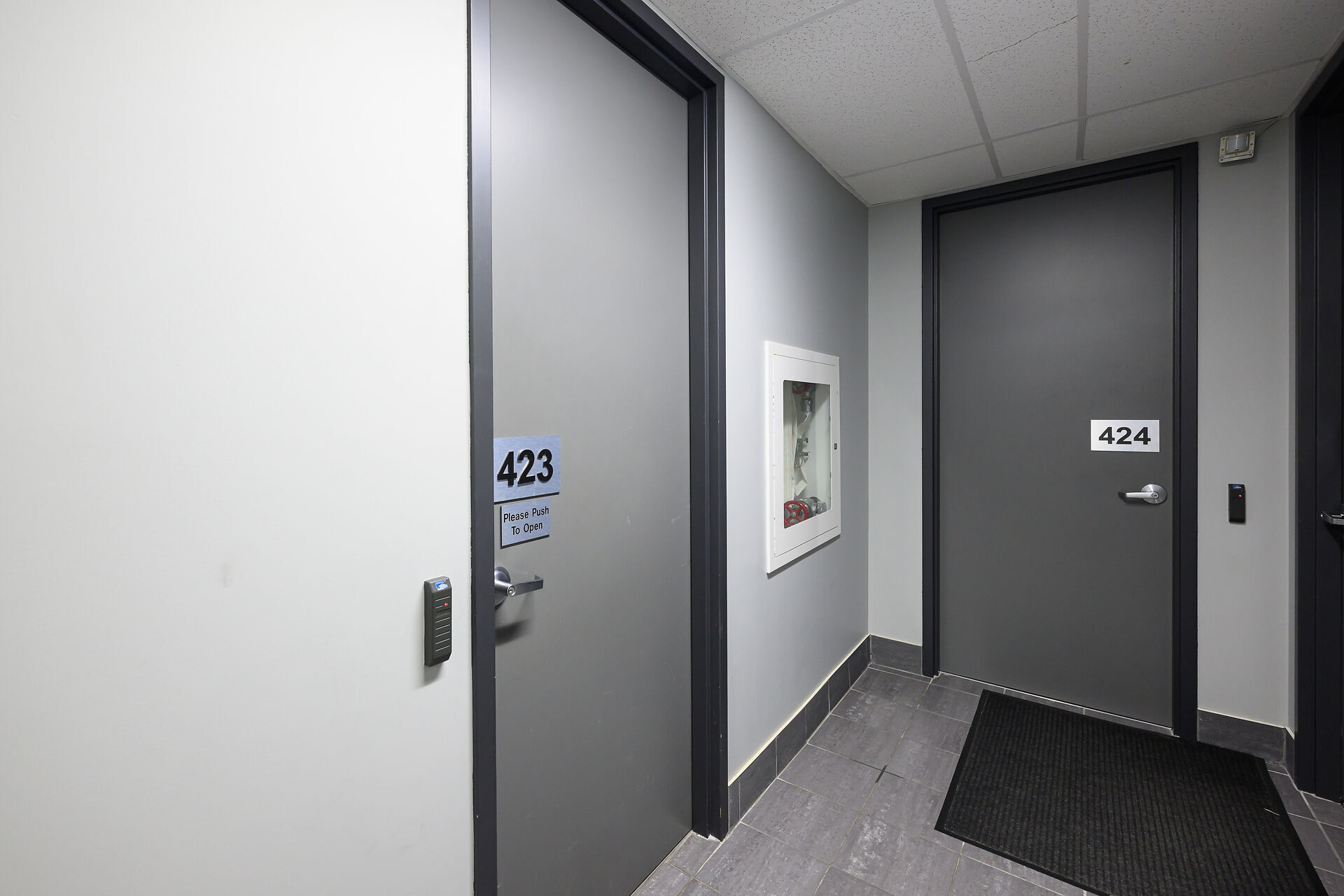 1100 S Service Rd, Stoney Creek, ON à louer Photo intérieure- Image 1 de 19