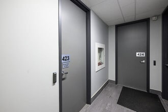 1100 S Service Rd, Stoney Creek, ON à louer Photo intérieure- Image 1 de 19