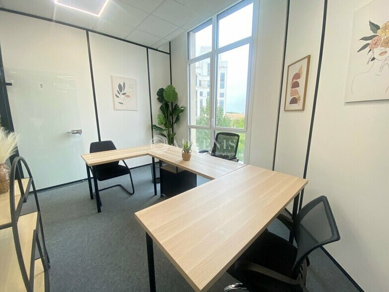 Office in Chessy for lease - Interior Photo - Image 3 of 6