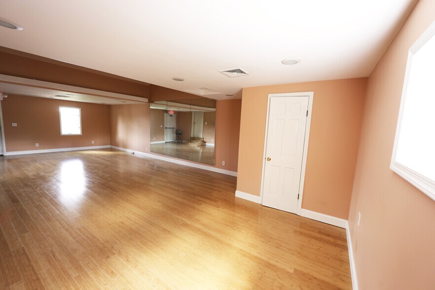 812 State Road 206, Princeton, NJ à louer - Photo du bâtiment - Image 3 de 8