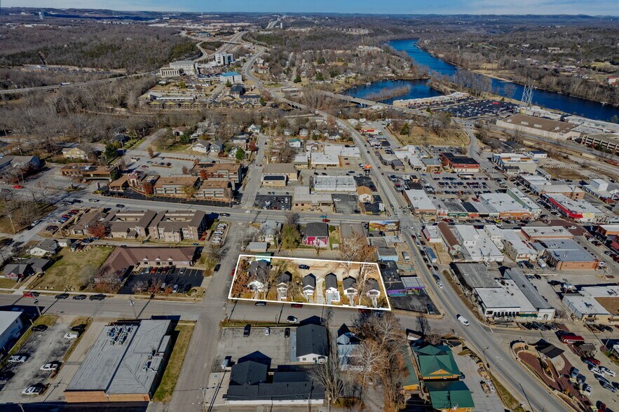 215 W Pacific St, Branson, MO à vendre - Photo du bâtiment - Image 2 de 15