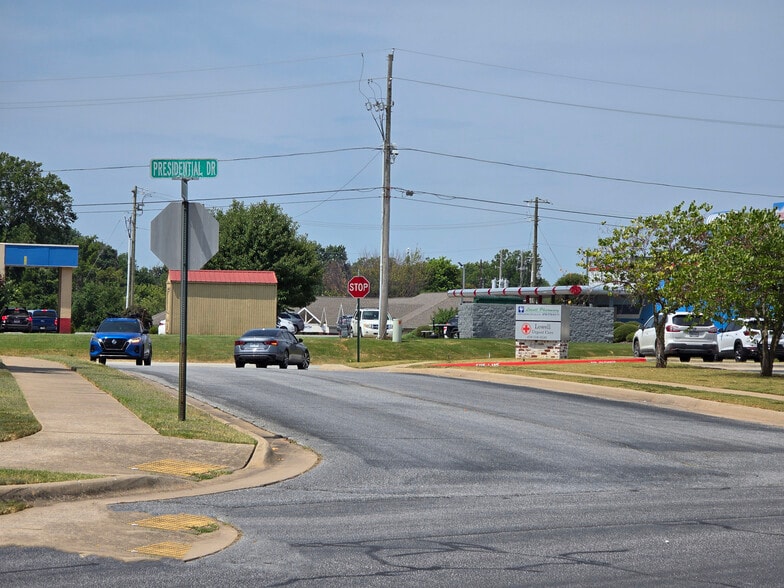 200 Presidential Dr, Lowell, AR for sale - Building Photo - Image 1 of 16