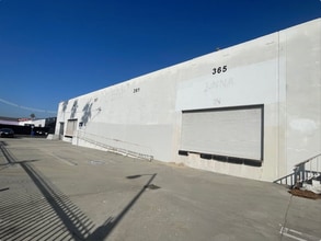 365 E Jefferson Blvd, Los Angeles, CA à louer Photo du bâtiment- Image 2 de 6